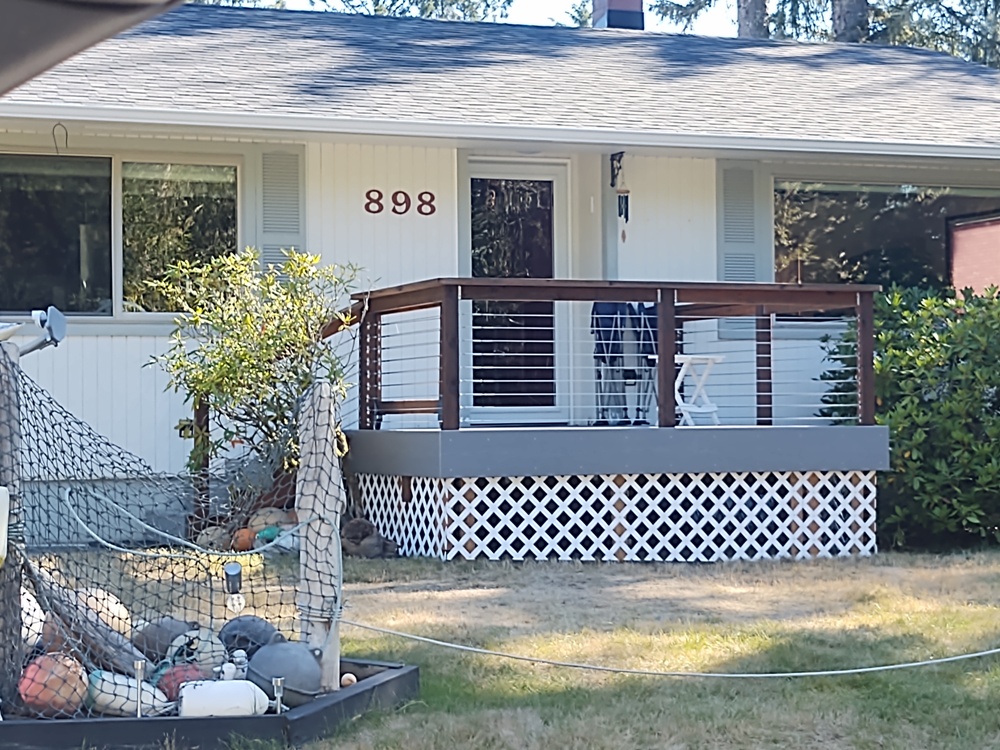 Composite deck with cable railing