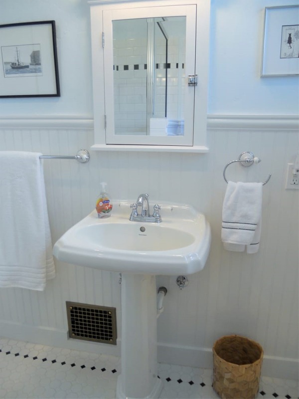 Classic style Bathroom Sink